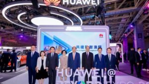 澳门特别行政区长官贺一诚一行莅临BEYONDExpo2024...