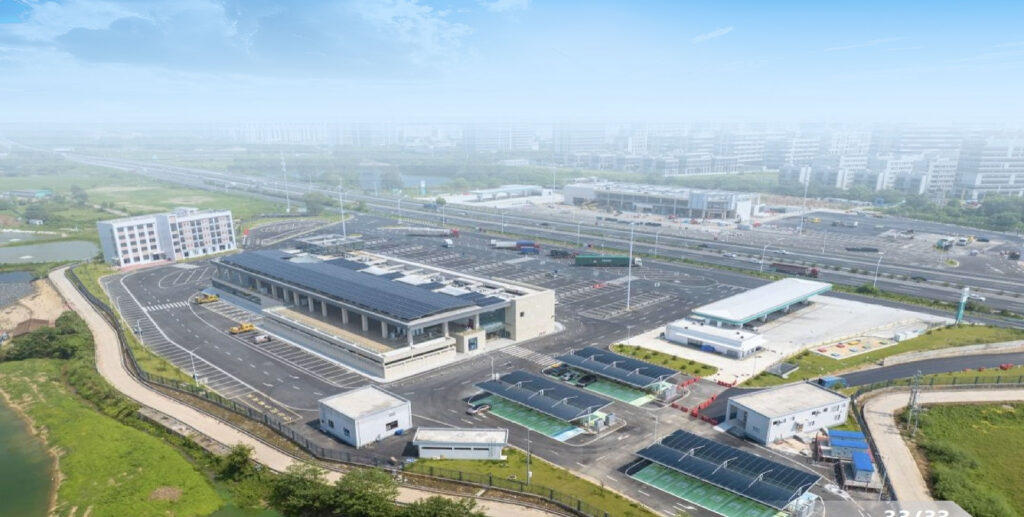 广东省交通集团许广高速横荷服务区超充站 广东省交通集团许广高速横荷服务区超充站