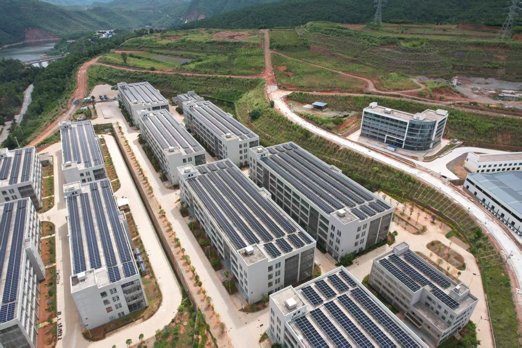 光储协同|云南新平轻工产业园5.564MW光储项目,打造滇中新建园区绿电示范样板(images 3)